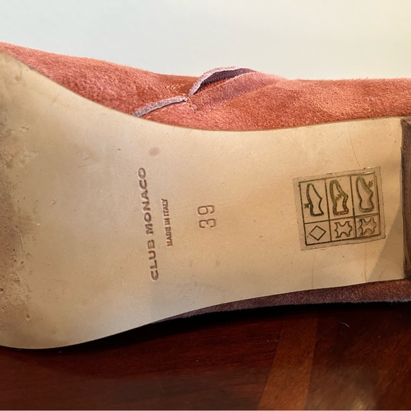 Club Monaco cinnamon colour suede boots with kitten heels made in Italy. - Picture 3 of 4